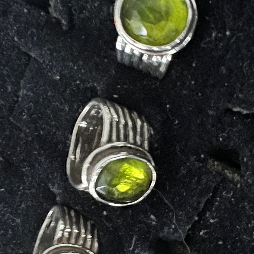 Silpada Silver Ring with Vibrant Green Stone - Picture 4 of 7
